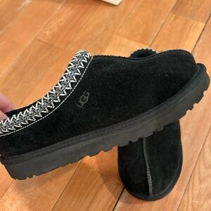 Black Ugg tasmins (worn)